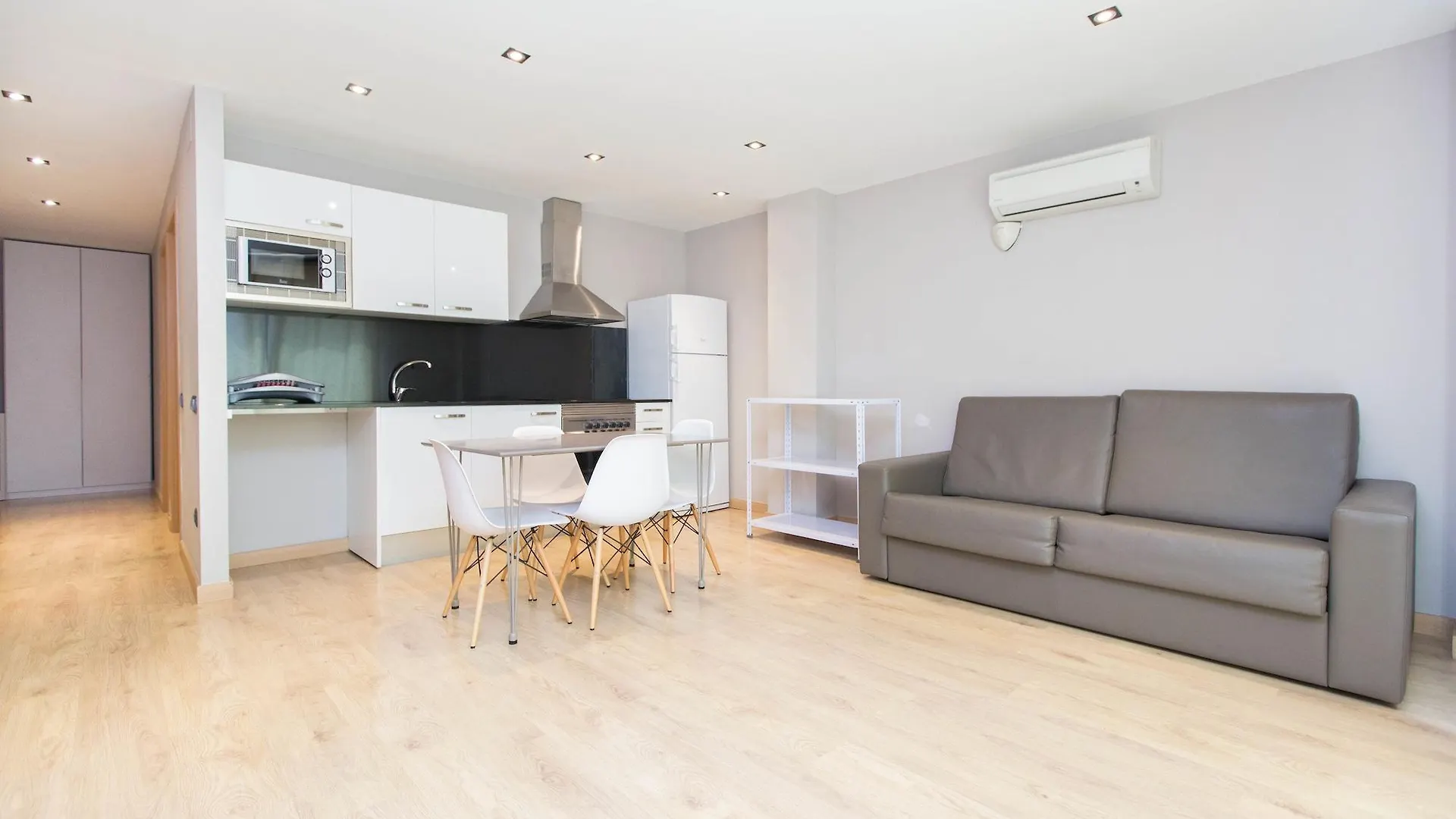 Ainb Sagrada Familia Apartments Barcelona Spanje
